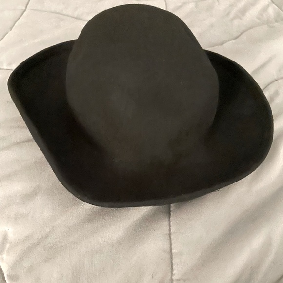 Non-branded black hat - Picture 1 of 3